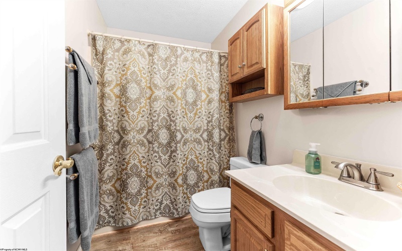 2357 Williamsburg Lane, Fairmont, West Virginia 26554, 4 Bedrooms Bedrooms, 7 Rooms Rooms,3 BathroomsBathrooms,Single Family Detached,For Sale,Williamsburg,10160103