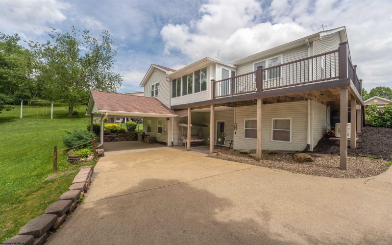 2357 Williamsburg Lane, Fairmont, West Virginia 26554, 4 Bedrooms Bedrooms, 7 Rooms Rooms,3 BathroomsBathrooms,Single Family Detached,For Sale,Williamsburg,10160103