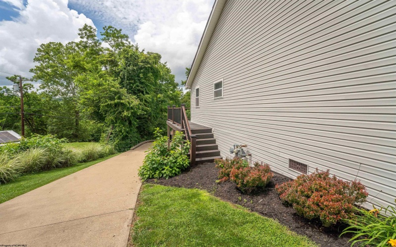 2357 Williamsburg Lane, Fairmont, West Virginia 26554, 4 Bedrooms Bedrooms, 7 Rooms Rooms,3 BathroomsBathrooms,Single Family Detached,For Sale,Williamsburg,10160103