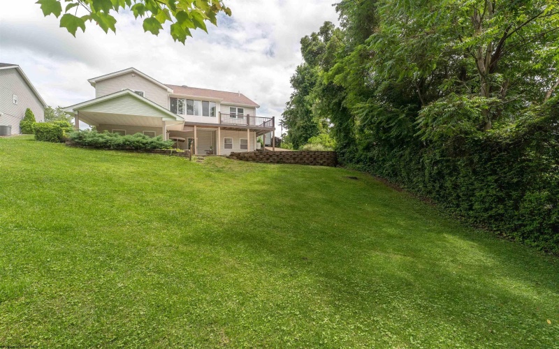 2357 Williamsburg Lane, Fairmont, West Virginia 26554, 4 Bedrooms Bedrooms, 7 Rooms Rooms,3 BathroomsBathrooms,Single Family Detached,For Sale,Williamsburg,10160103