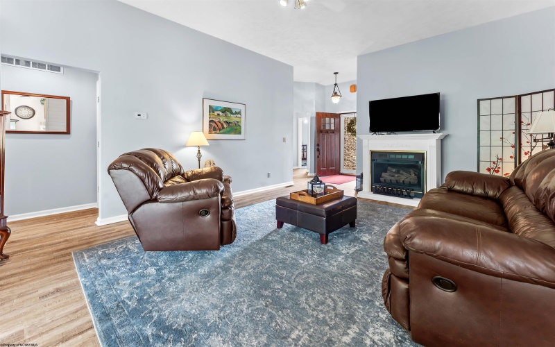 2357 Williamsburg Lane, Fairmont, West Virginia 26554, 4 Bedrooms Bedrooms, 7 Rooms Rooms,3 BathroomsBathrooms,Single Family Detached,For Sale,Williamsburg,10160103