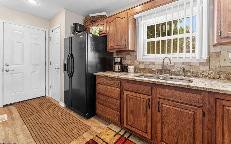 2357 Williamsburg Lane, Fairmont, West Virginia 26554, 4 Bedrooms Bedrooms, 7 Rooms Rooms,3 BathroomsBathrooms,Single Family Detached,For Sale,Williamsburg,10160103