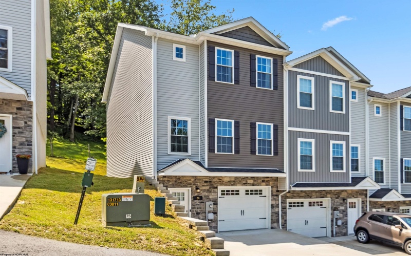 26 Misty Lane, Fairmont, West Virginia 26554, 3 Bedrooms Bedrooms, 7 Rooms Rooms,2 BathroomsBathrooms,Single Family Attached,For Sale,Misty,10160106