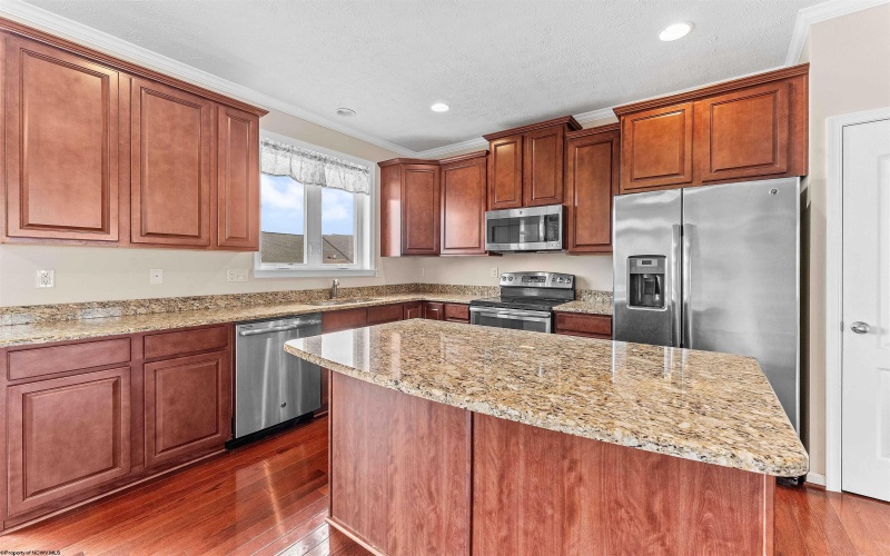 3909 Sun Way, Morgantown, West Virginia 26505, 3 Bedrooms Bedrooms, 7 Rooms Rooms,2 BathroomsBathrooms,Single Family Attached,For Sale,Sun,10160107