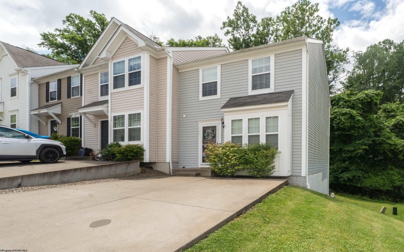 126 Auburn Drive, Morgantown, West Virginia 26501, 4 Bedrooms Bedrooms, 7 Rooms Rooms,3 BathroomsBathrooms,Single Family Attached,For Sale,Auburn,10160110