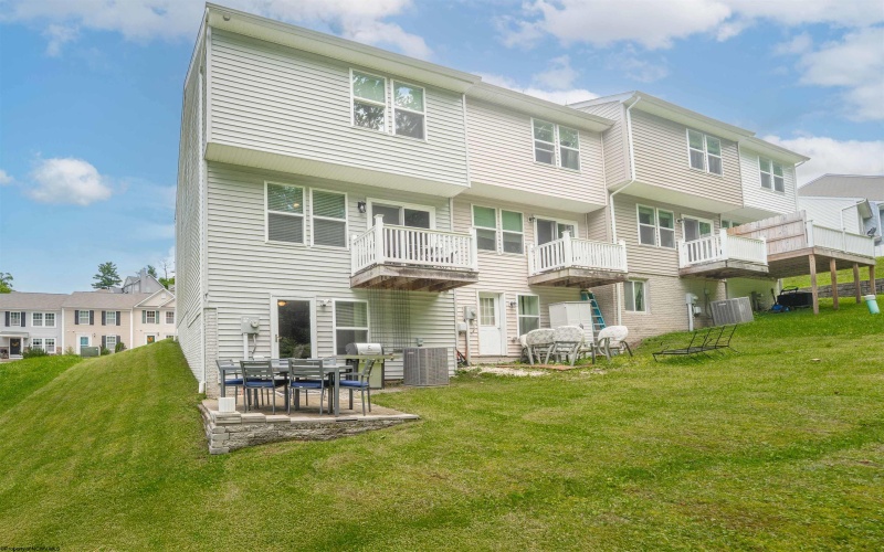 126 Auburn Drive, Morgantown, West Virginia 26501, 4 Bedrooms Bedrooms, 7 Rooms Rooms,3 BathroomsBathrooms,Single Family Attached,For Sale,Auburn,10160110