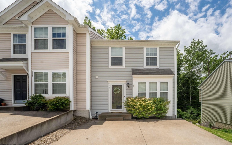 126 Auburn Drive, Morgantown, West Virginia 26501, 4 Bedrooms Bedrooms, 7 Rooms Rooms,3 BathroomsBathrooms,Single Family Attached,For Sale,Auburn,10160110