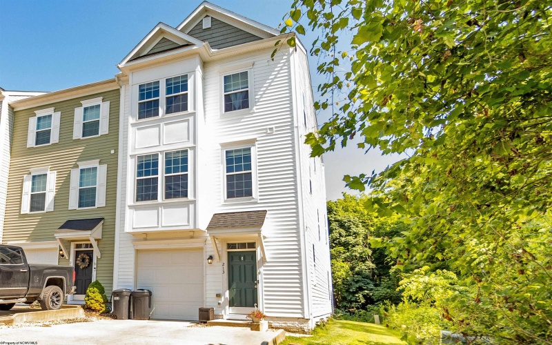 213 Treeline Lane, Morgantown, West Virginia 26508, 3 Bedrooms Bedrooms, 7 Rooms Rooms,3 BathroomsBathrooms,Single Family Attached,For Sale,Treeline,10160112