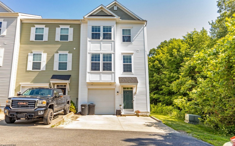 213 Treeline Lane, Morgantown, West Virginia 26508, 3 Bedrooms Bedrooms, 7 Rooms Rooms,3 BathroomsBathrooms,Single Family Attached,For Sale,Treeline,10160112