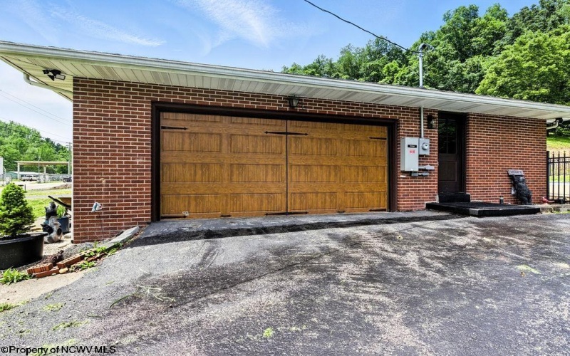 2229 Sun Valley Road, Clarksburg, West Virginia 26301, 3 Bedrooms Bedrooms, 11 Rooms Rooms,2 BathroomsBathrooms,Single Family Detached,For Sale,Sun Valley,10160097