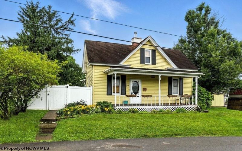 323 Monongahela Avenue, Westover, West Virginia 26501, 4 Bedrooms Bedrooms, 7 Rooms Rooms,2 BathroomsBathrooms,Single Family Detached,For Sale,Monongahela,10160096