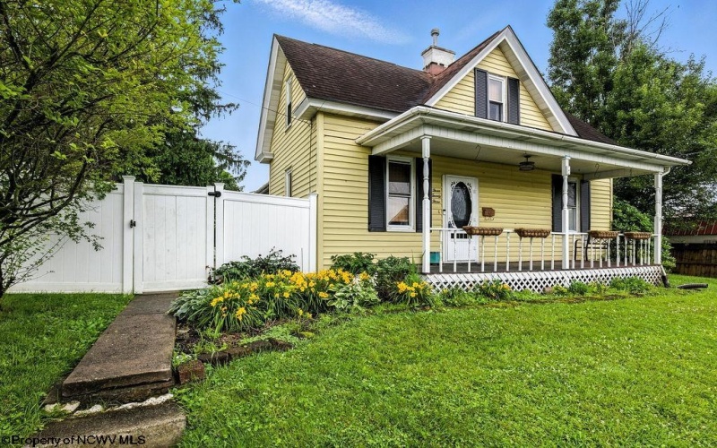 323 Monongahela Avenue, Westover, West Virginia 26501, 4 Bedrooms Bedrooms, 7 Rooms Rooms,2 BathroomsBathrooms,Single Family Detached,For Sale,Monongahela,10160096