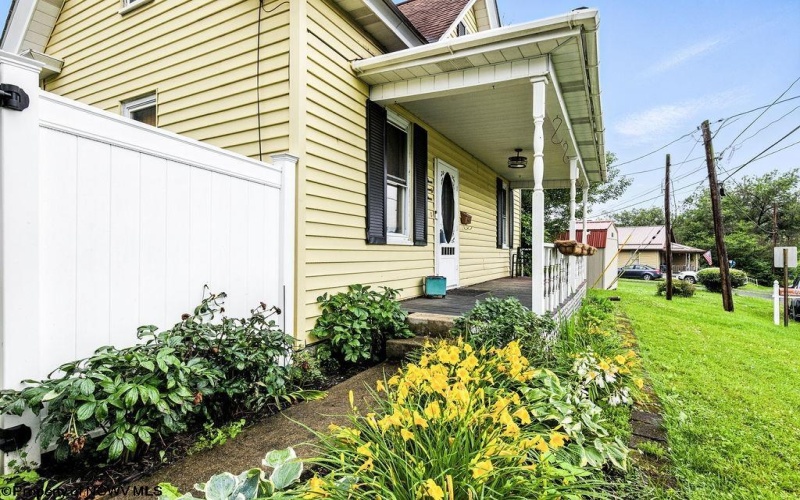 323 Monongahela Avenue, Westover, West Virginia 26501, 4 Bedrooms Bedrooms, 7 Rooms Rooms,2 BathroomsBathrooms,Single Family Detached,For Sale,Monongahela,10160096