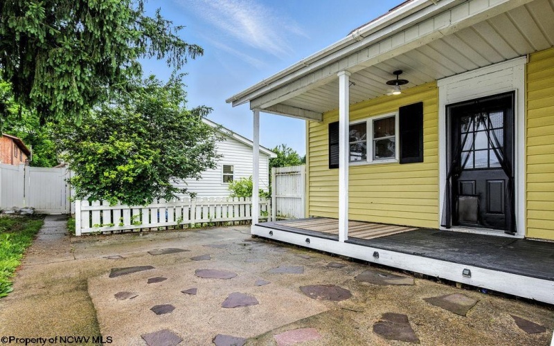 323 Monongahela Avenue, Westover, West Virginia 26501, 4 Bedrooms Bedrooms, 7 Rooms Rooms,2 BathroomsBathrooms,Single Family Detached,For Sale,Monongahela,10160096