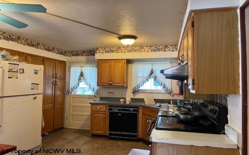116 Russell Street, Fairmont, West Virginia 26554, 3 Bedrooms Bedrooms, 7 Rooms Rooms,2 BathroomsBathrooms,Single Family Detached,For Sale,Russell,10160091