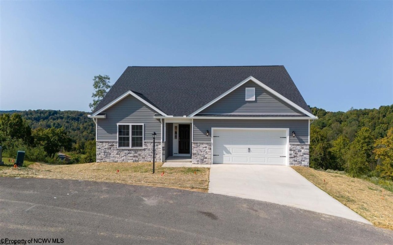 4 Hawk Station Drive, Fairmont, West Virginia 26554, 3 Bedrooms Bedrooms, 6 Rooms Rooms,2 BathroomsBathrooms,Single Family Detached,For Sale,Hawk Station,10160117