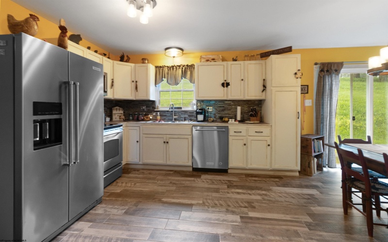 186 Green Acres Road, Clarksburg, West Virginia 26301, 5 Bedrooms Bedrooms, 6 Rooms Rooms,2 BathroomsBathrooms,Single Family Detached,For Sale,Green Acres,10160128