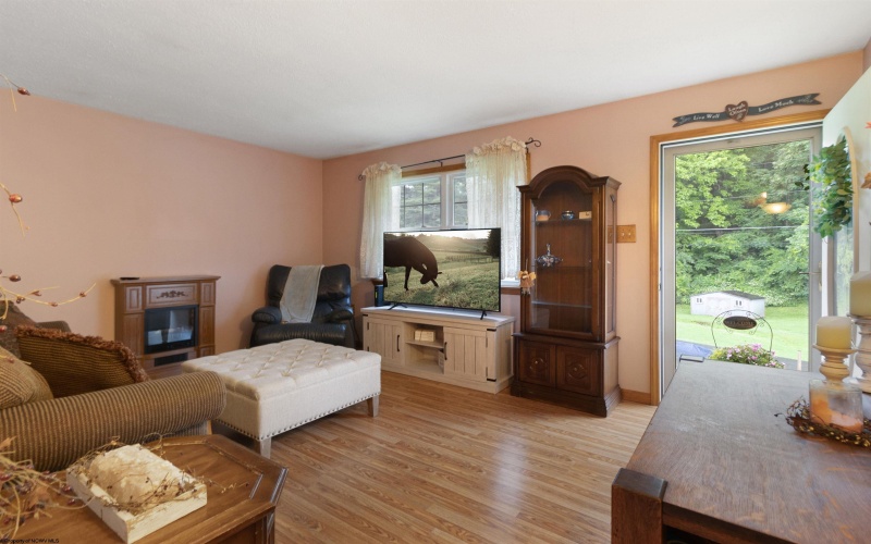 186 Green Acres Road, Clarksburg, West Virginia 26301, 5 Bedrooms Bedrooms, 6 Rooms Rooms,2 BathroomsBathrooms,Single Family Detached,For Sale,Green Acres,10160128