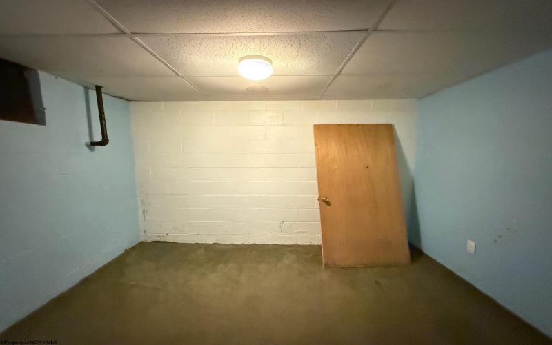 222 Blackwell Street, Bridgeport, West Virginia 26330, 4 Bedrooms Bedrooms, 7 Rooms Rooms,1 BathroomBathrooms,Single Family Detached,For Sale,Blackwell,10160113