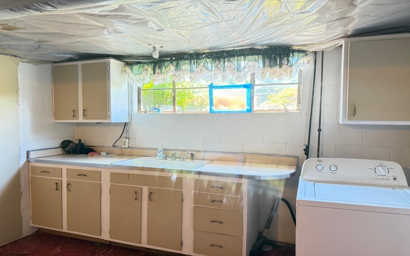 222 Blackwell Street, Bridgeport, West Virginia 26330, 4 Bedrooms Bedrooms, 7 Rooms Rooms,1 BathroomBathrooms,Single Family Detached,For Sale,Blackwell,10160113
