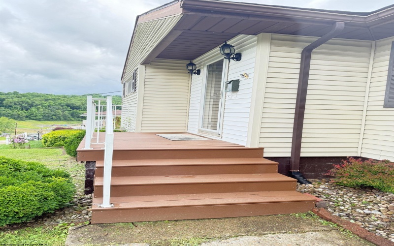 222 Blackwell Street, Bridgeport, West Virginia 26330, 4 Bedrooms Bedrooms, 7 Rooms Rooms,1 BathroomBathrooms,Single Family Detached,For Sale,Blackwell,10160113