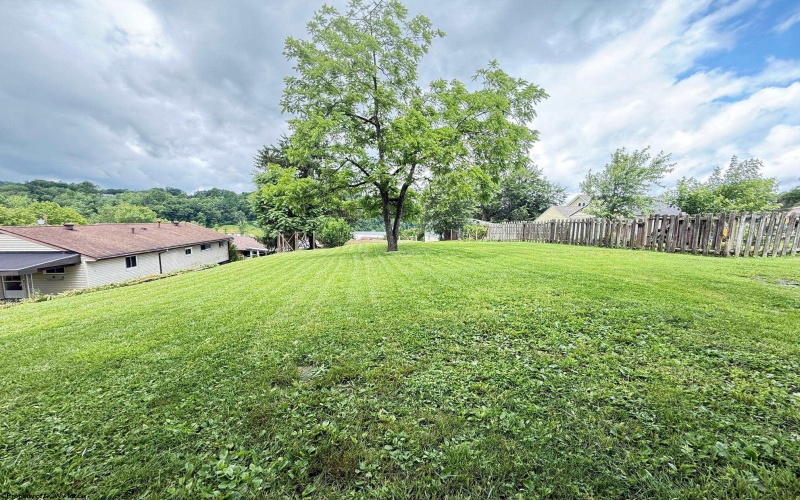 222 Blackwell Street, Bridgeport, West Virginia 26330, 4 Bedrooms Bedrooms, 7 Rooms Rooms,1 BathroomBathrooms,Single Family Detached,For Sale,Blackwell,10160113