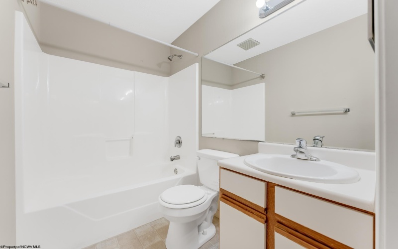 3208 University Commons Drive, Star City, West Virginia 26505, 4 Bedrooms Bedrooms, 6 Rooms Rooms,4 BathroomsBathrooms,Single Family Attached,For Sale,University Commons,10160121