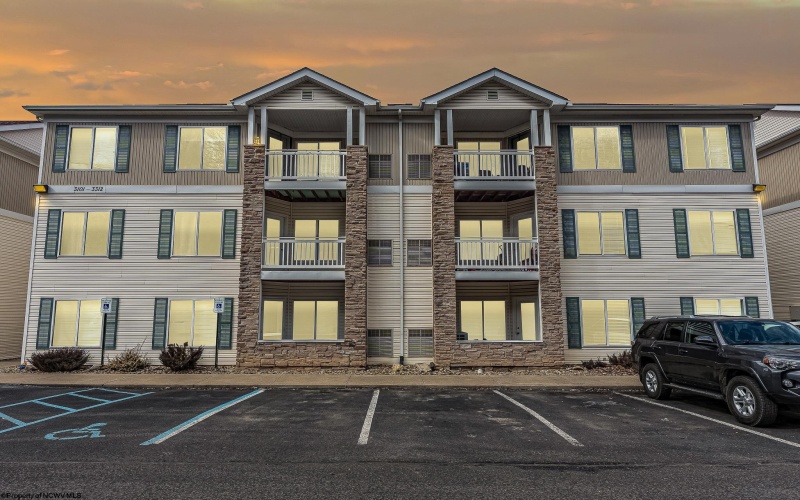 3208 University Commons Drive, Star City, West Virginia 26505, 4 Bedrooms Bedrooms, 6 Rooms Rooms,4 BathroomsBathrooms,Single Family Attached,For Sale,University Commons,10160121