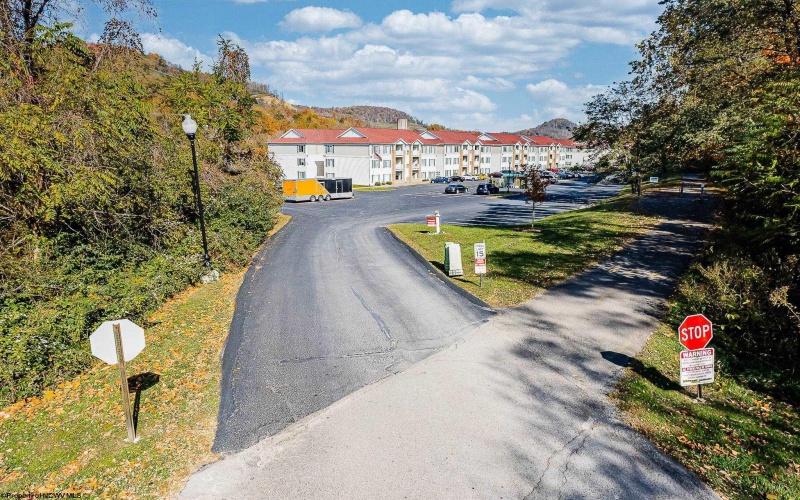 3208 University Commons Drive, Star City, West Virginia 26505, 4 Bedrooms Bedrooms, 6 Rooms Rooms,4 BathroomsBathrooms,Single Family Attached,For Sale,University Commons,10160121