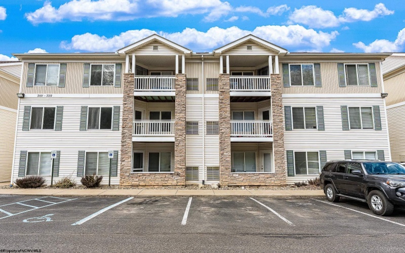 3208 University Commons Drive, Star City, West Virginia 26505, 4 Bedrooms Bedrooms, 6 Rooms Rooms,4 BathroomsBathrooms,Single Family Attached,For Sale,University Commons,10160121