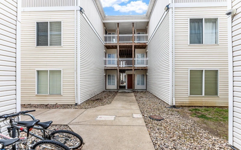 3208 University Commons Drive, Star City, West Virginia 26505, 4 Bedrooms Bedrooms, 6 Rooms Rooms,4 BathroomsBathrooms,Single Family Attached,For Sale,University Commons,10160121
