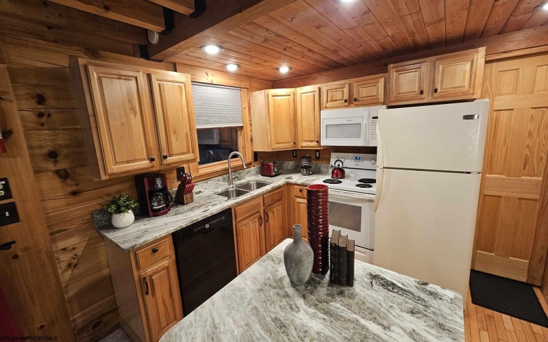 101 Pines Drive, Davis, West Virginia 26260, 2 Bedrooms Bedrooms, 6 Rooms Rooms,2 BathroomsBathrooms,Single Family Detached,For Sale,Pines,10160120