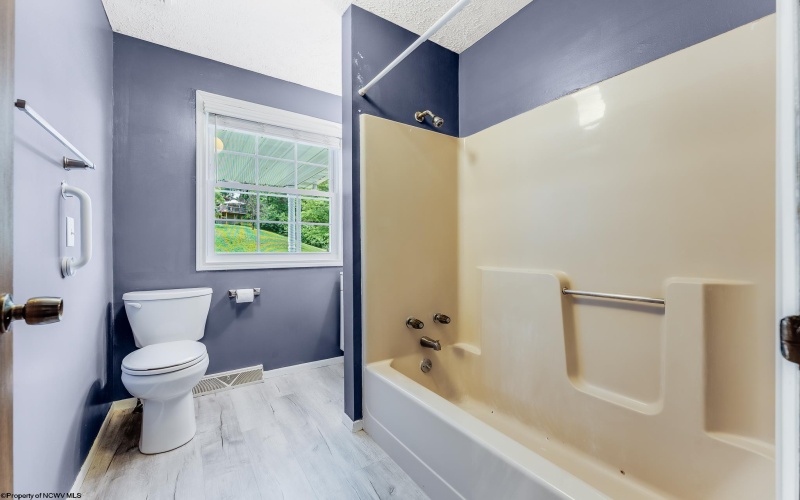1005 Primrose Lane, Morgantown, West Virginia 26505, 2 Bedrooms Bedrooms, 5 Rooms Rooms,1 BathroomBathrooms,Single Family Detached,For Sale,Primrose,10160136
