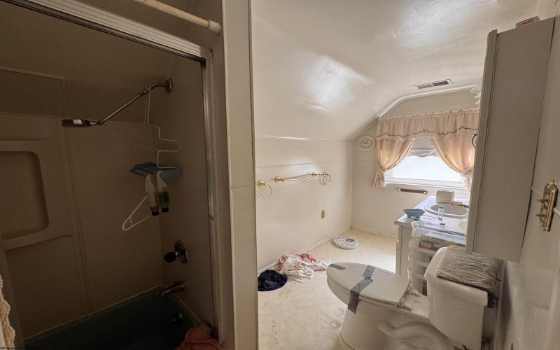 122 Chestnut Street, Fairmont, West Virginia 26554, 2 Bedrooms Bedrooms, 5 Rooms Rooms,1 BathroomBathrooms,Single Family Detached,For Sale,Chestnut,10160142