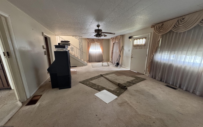 122 Chestnut Street, Fairmont, West Virginia 26554, 2 Bedrooms Bedrooms, 5 Rooms Rooms,1 BathroomBathrooms,Single Family Detached,For Sale,Chestnut,10160142