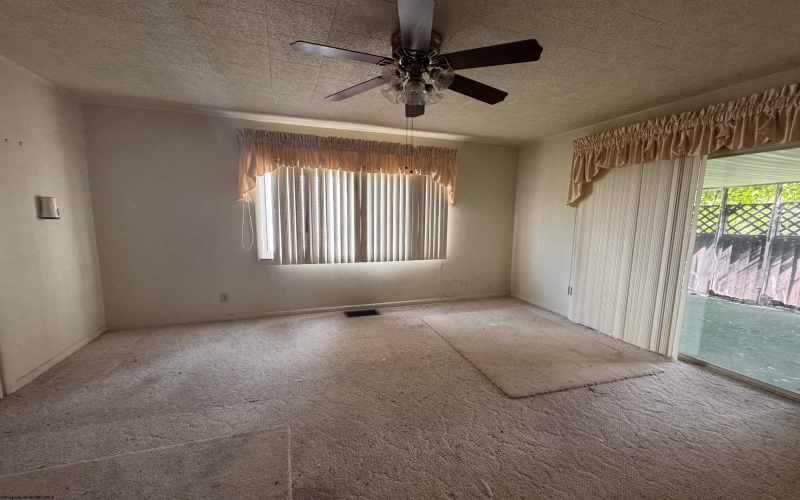 122 Chestnut Street, Fairmont, West Virginia 26554, 2 Bedrooms Bedrooms, 5 Rooms Rooms,1 BathroomBathrooms,Single Family Detached,For Sale,Chestnut,10160142