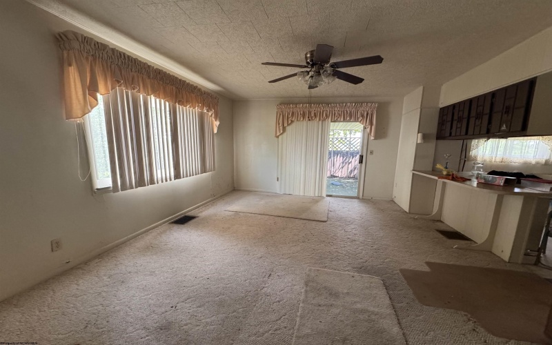 122 Chestnut Street, Fairmont, West Virginia 26554, 2 Bedrooms Bedrooms, 5 Rooms Rooms,1 BathroomBathrooms,Single Family Detached,For Sale,Chestnut,10160142