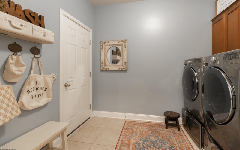 211 Berkshire Circle, Bridgeport, West Virginia 26330, 4 Bedrooms Bedrooms, 14 Rooms Rooms,2 BathroomsBathrooms,Single Family Attached,For Sale,Berkshire,10160146
