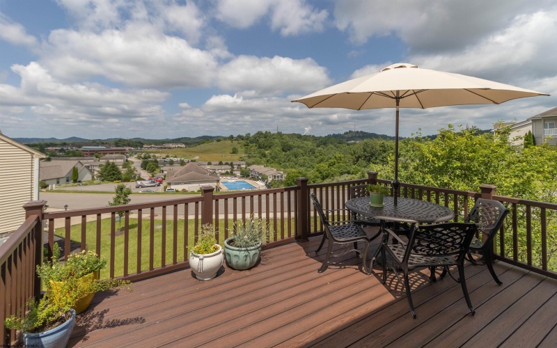 211 Berkshire Circle, Bridgeport, West Virginia 26330, 4 Bedrooms Bedrooms, 14 Rooms Rooms,2 BathroomsBathrooms,Single Family Attached,For Sale,Berkshire,10160146