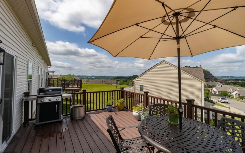 211 Berkshire Circle, Bridgeport, West Virginia 26330, 4 Bedrooms Bedrooms, 14 Rooms Rooms,2 BathroomsBathrooms,Single Family Attached,For Sale,Berkshire,10160146