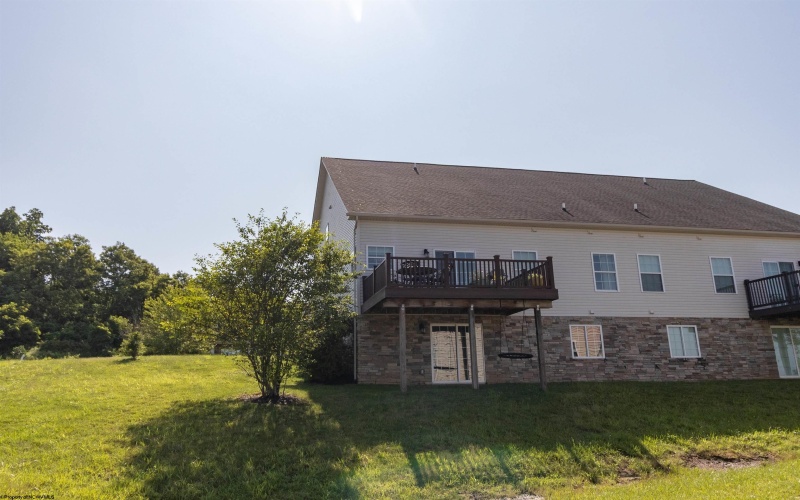 211 Berkshire Circle, Bridgeport, West Virginia 26330, 4 Bedrooms Bedrooms, 14 Rooms Rooms,2 BathroomsBathrooms,Single Family Attached,For Sale,Berkshire,10160146