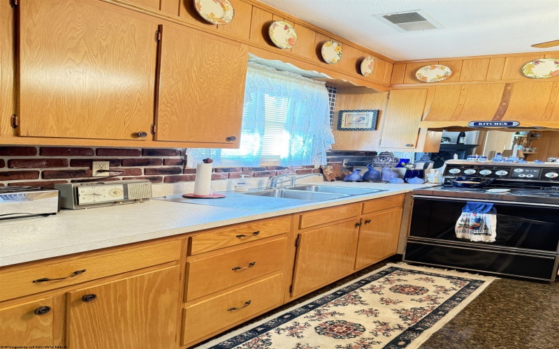 104 Mazewood Drive, Fairmont, West Virginia 26554, 4 Bedrooms Bedrooms, 8 Rooms Rooms,3 BathroomsBathrooms,Single Family Detached,For Sale,Mazewood,10160150