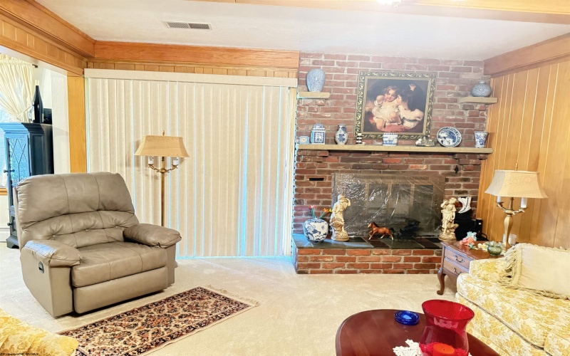 104 Mazewood Drive, Fairmont, West Virginia 26554, 4 Bedrooms Bedrooms, 8 Rooms Rooms,3 BathroomsBathrooms,Single Family Detached,For Sale,Mazewood,10160150