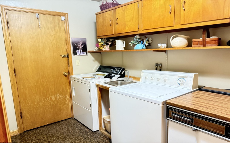 104 Mazewood Drive, Fairmont, West Virginia 26554, 4 Bedrooms Bedrooms, 8 Rooms Rooms,3 BathroomsBathrooms,Single Family Detached,For Sale,Mazewood,10160150