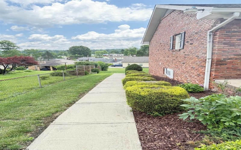 104 Mazewood Drive, Fairmont, West Virginia 26554, 4 Bedrooms Bedrooms, 8 Rooms Rooms,3 BathroomsBathrooms,Single Family Detached,For Sale,Mazewood,10160150