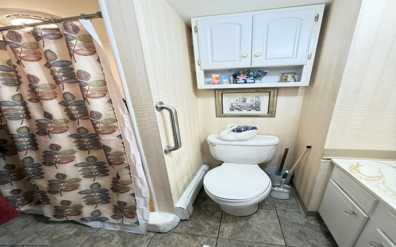 104 Mazewood Drive, Fairmont, West Virginia 26554, 4 Bedrooms Bedrooms, 8 Rooms Rooms,3 BathroomsBathrooms,Single Family Detached,For Sale,Mazewood,10160150