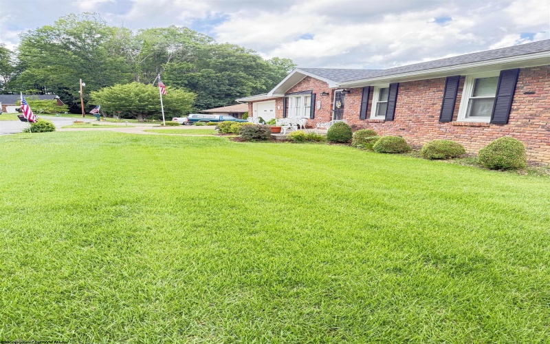 104 Mazewood Drive, Fairmont, West Virginia 26554, 4 Bedrooms Bedrooms, 8 Rooms Rooms,3 BathroomsBathrooms,Single Family Detached,For Sale,Mazewood,10160150
