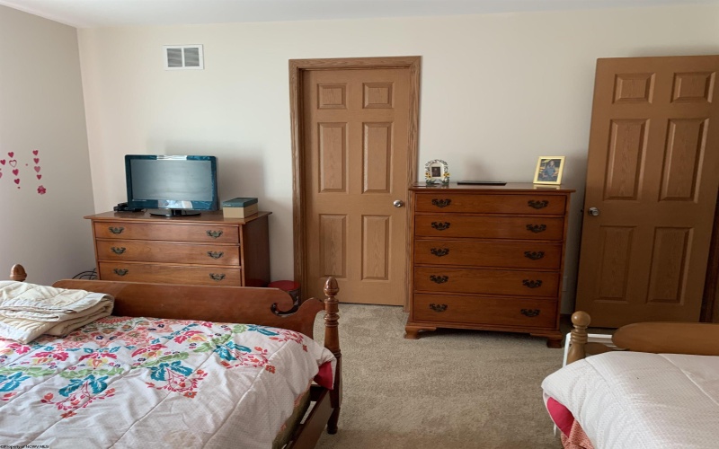 52 Ladder Drive, Mount Clare, West Virginia 26408, 3 Bedrooms Bedrooms, 9 Rooms Rooms,2 BathroomsBathrooms,Single Family Detached,For Sale,Ladder,10160149