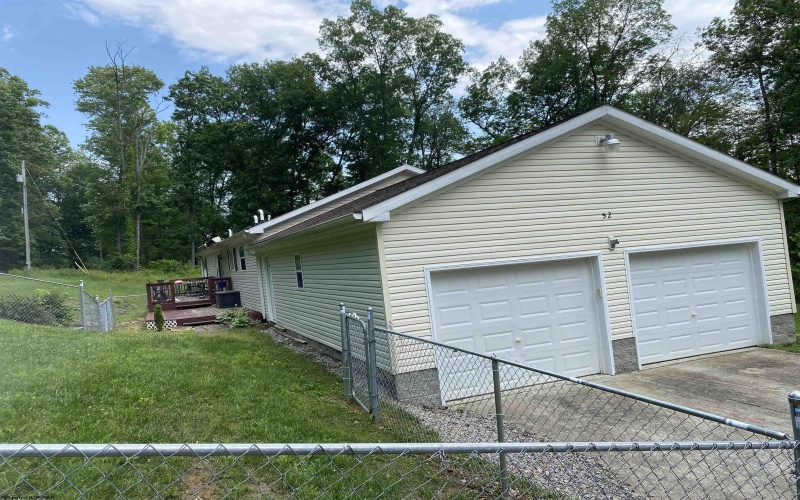 52 Ladder Drive, Mount Clare, West Virginia 26408, 3 Bedrooms Bedrooms, 9 Rooms Rooms,2 BathroomsBathrooms,Single Family Detached,For Sale,Ladder,10160149