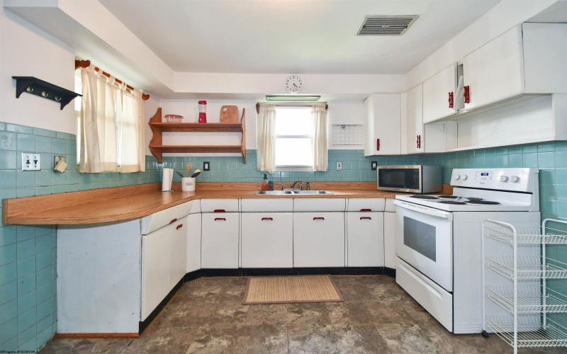 1645 Fairmont Avenue, Fairmont, West Virginia 26554, 2 Bedrooms Bedrooms, 6 Rooms Rooms,1 BathroomBathrooms,Single Family Detached,For Sale,Fairmont,10160147